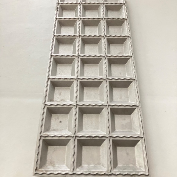 Ravioli Mold for Making 24 Square Ravioli of 32x32 mm with Square Filling Pocket - Picture 8 of 8